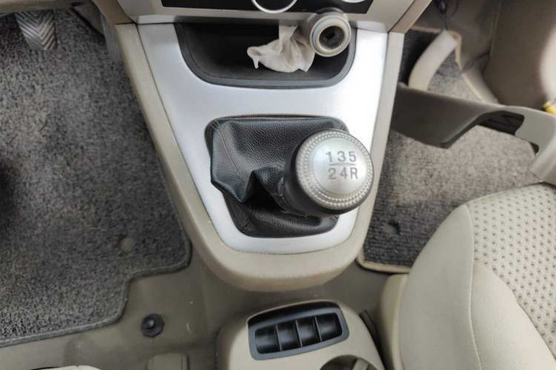 Used Hyundai Tucson 2009 2.0L Manual Two-Wheel Drive Fashion Edition Gear Lever