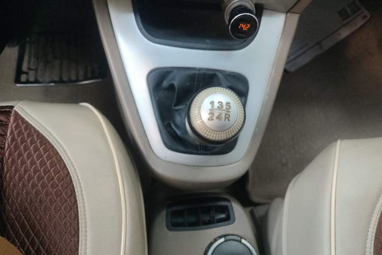 Used Hyundai Tucson 2009 2.0L Manual Two-Wheel Drive Fashion Edition Gear Lever