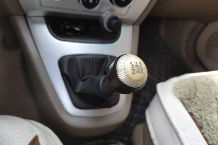 Used Hyundai Tucson 2009 2.0L Manual Two-Wheel Drive Fashion Edition Gear Lever