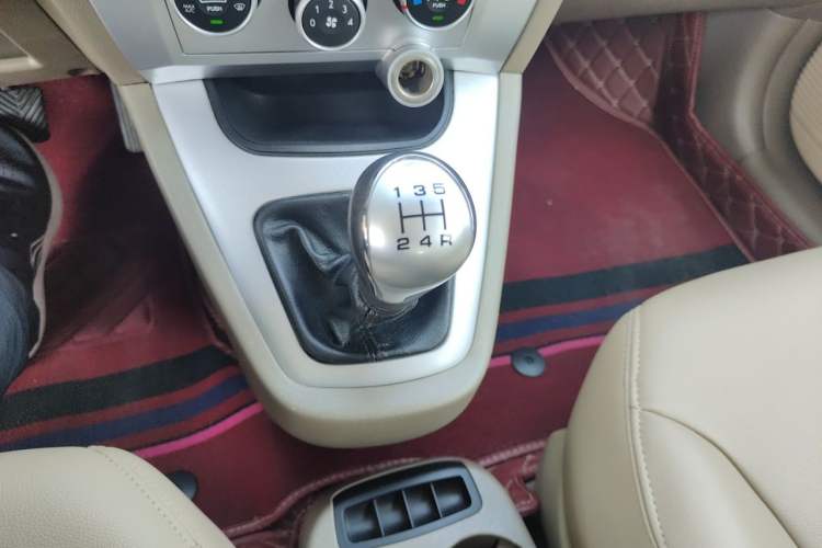 Used Hyundai Tucson 2009 2.0L Manual Two-Wheel Drive Fashion Edition Gear Lever