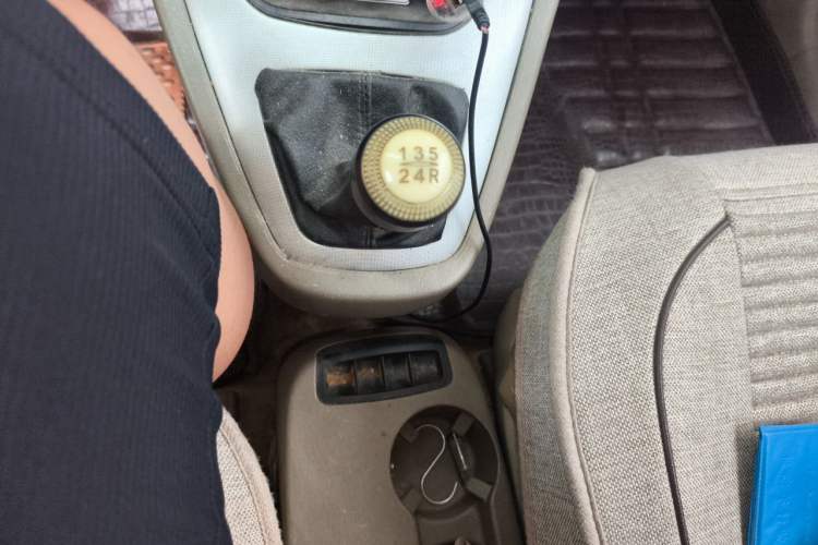 Used Hyundai Tucson 2009 2.0L Manual Two-Wheel Drive Fashion Edition Gear Lever