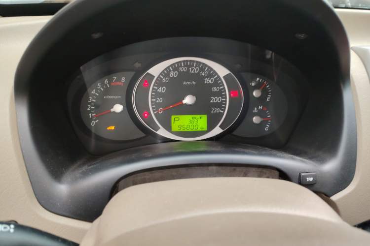 Used Hyundai Tucson 2009 2.0L Automatic Two-Wheel Drive with Sunroof Instrument Cluster