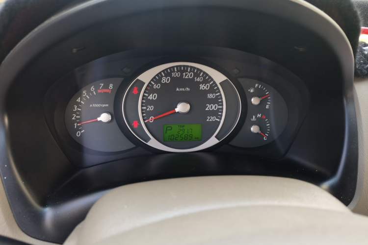 Used Hyundai Tucson 2009 2.0L Automatic Two-Wheel Drive with Sunroof Instrument Cluster