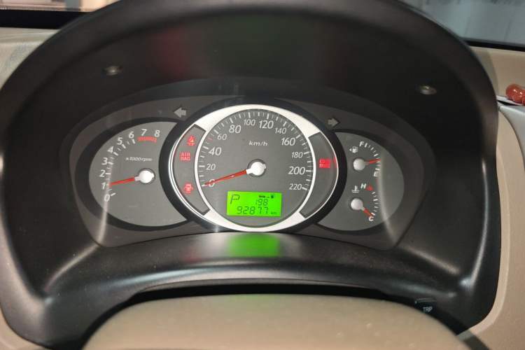 Used Hyundai Tucson 2009 2.0L Automatic Two-Wheel Drive with Sunroof Instrument Cluster