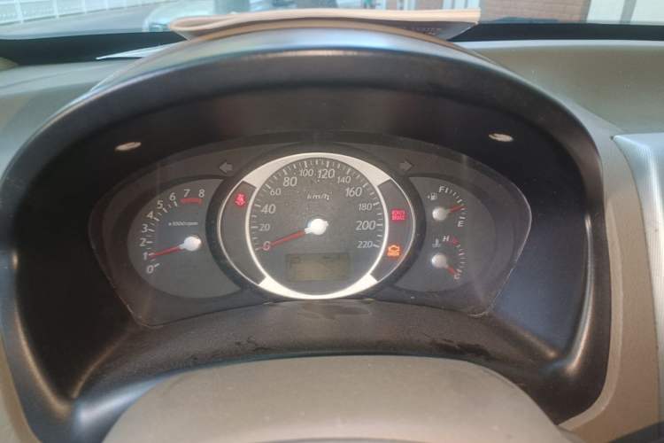 Used Hyundai Tucson 2009 2.0L Automatic Two-Wheel Drive with Sunroof Instrument Cluster