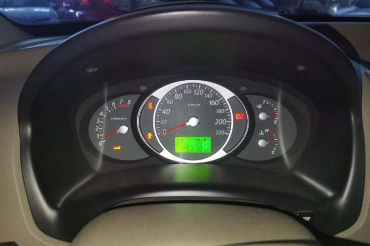 Used Hyundai Tucson 2009 2.0L Automatic Two-Wheel Drive with Sunroof Instrument Cluster