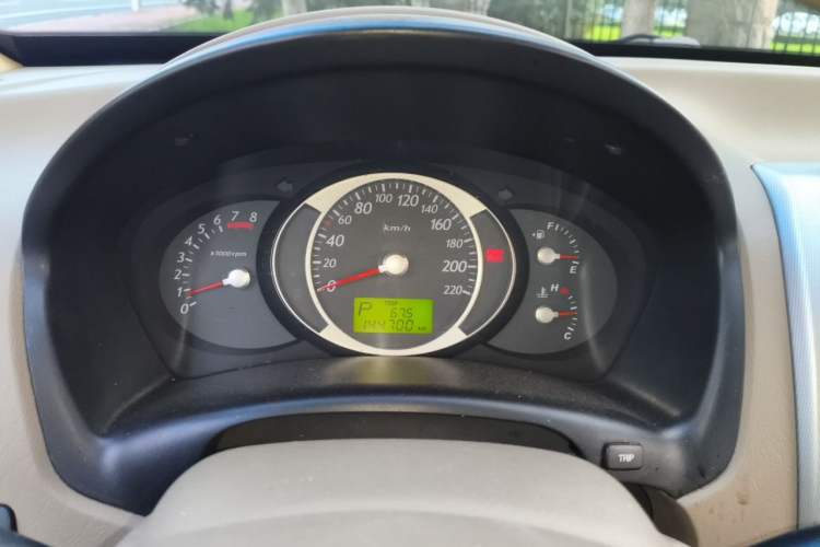 Used Hyundai Tucson 2009 2.0L Automatic Two-Wheel Drive with Sunroof Instrument Cluster