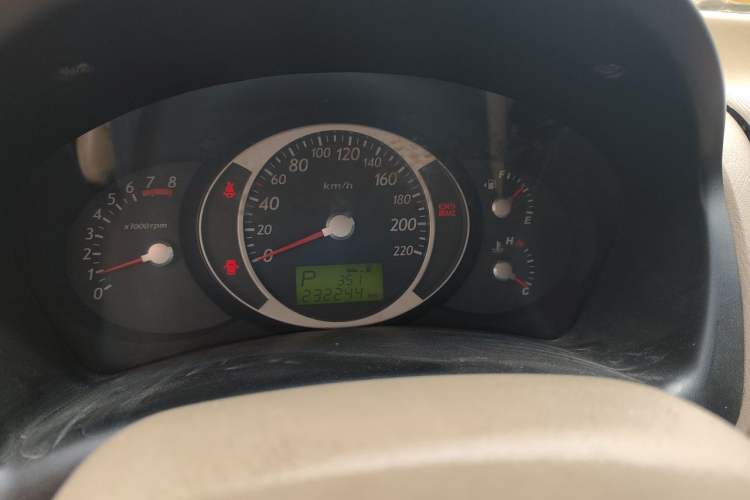Used Hyundai Tucson 2009 2.0L Automatic Two-Wheel Drive with Sunroof Instrument Cluster