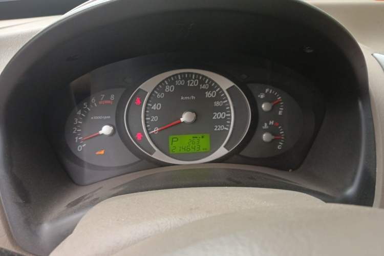 Used Hyundai Tucson 2009 2.0L Automatic Two-Wheel Drive with Sunroof Instrument Cluster
