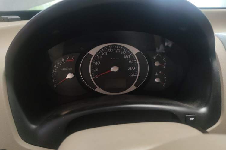 Used Hyundai Tucson 2009 2.0L Automatic Two-Wheel Drive with Sunroof Instrument Cluster