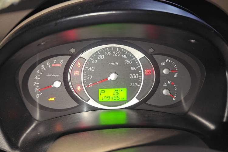 Used Hyundai Tucson 2009 2.0L Automatic Two-Wheel Drive with Sunroof Instrument Cluster