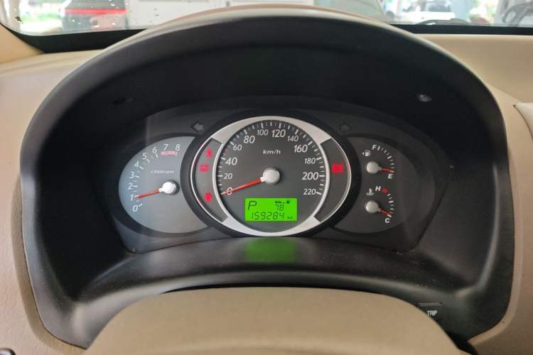 Used Hyundai Tucson 2009 2.0L Automatic Two-Wheel Drive with Sunroof Instrument Cluster
