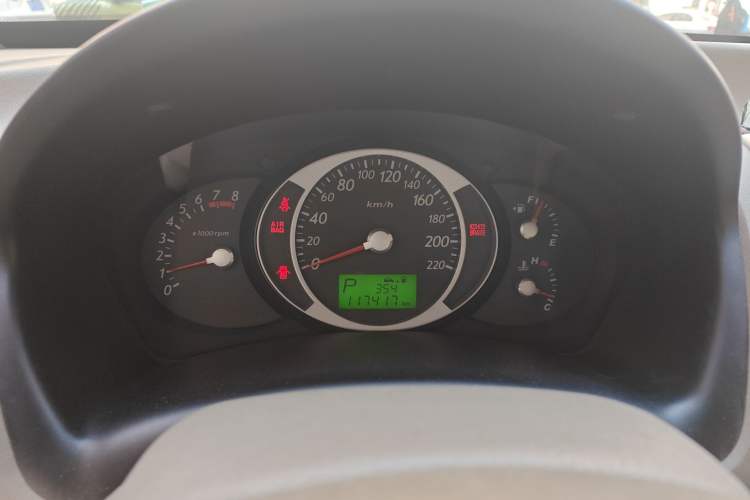 Used Hyundai Tucson 2009 2.0L Automatic Two-Wheel Drive with Sunroof Instrument Cluster