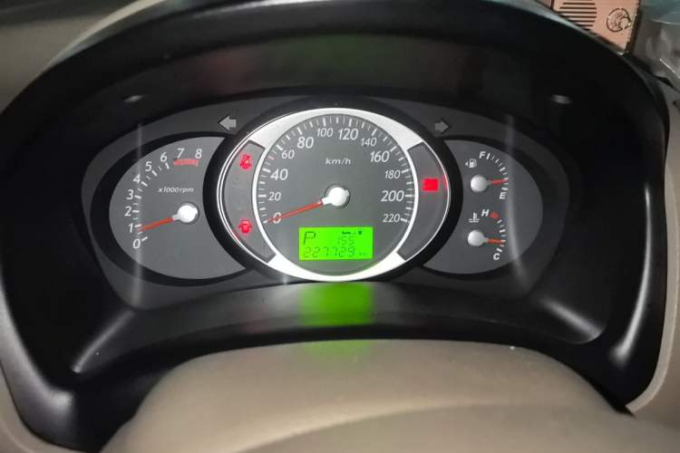 Used Hyundai Tucson 2009 2.0L Automatic Two-Wheel Drive with Sunroof Instrument Cluster