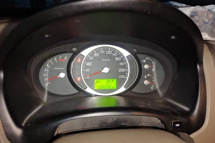 Used Hyundai Tucson 2009 2.0L Automatic Two-Wheel Drive with Sunroof Instrument Cluster