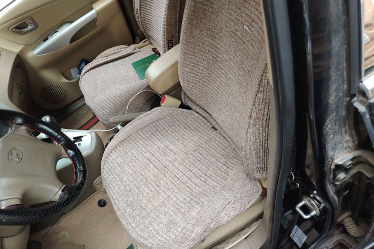 Used Hyundai Tucson 2009 2.0L Automatic Two-Wheel Drive with Sunroof Left Front Seat