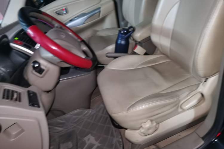 Used Hyundai Tucson 2009 2.0L Automatic Two-Wheel Drive with Sunroof Left Front Seat