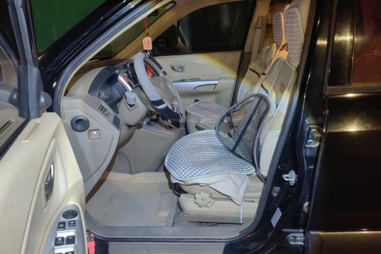 Used Hyundai Tucson 2009 2.0L Automatic Two-Wheel Drive with Sunroof Left Front Seat
