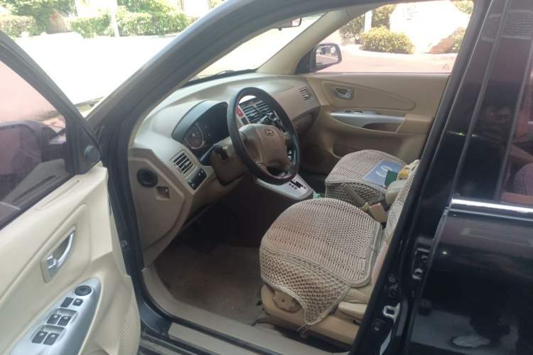 Used Hyundai Tucson 2009 2.0L Automatic Two-Wheel Drive with Sunroof Left Front Seat