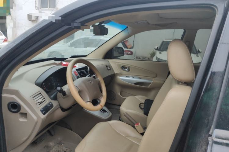 Used Hyundai Tucson 2009 2.0L Automatic Two-Wheel Drive with Sunroof Left Front Seat