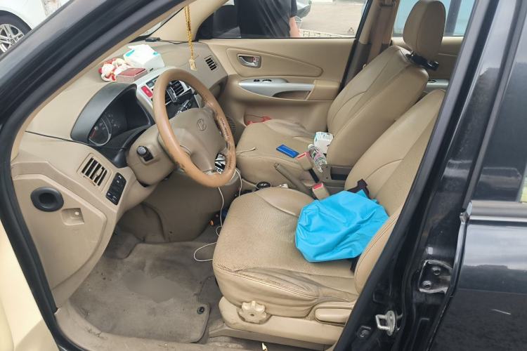 Used Hyundai Tucson 2009 2.0L Automatic Two-Wheel Drive with Sunroof Left Front Seat