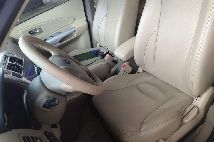Used Hyundai Tucson 2009 2.0L Automatic Two-Wheel Drive with Sunroof Left Front Seat