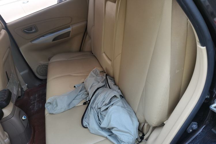 Used Hyundai Tucson 2009 2.0L Automatic Two-Wheel Drive with Sunroof Left Rear Seat