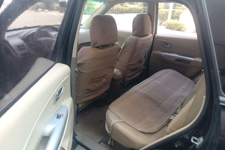 Used Hyundai Tucson 2009 2.0L Automatic Two-Wheel Drive with Sunroof Left Rear Seat