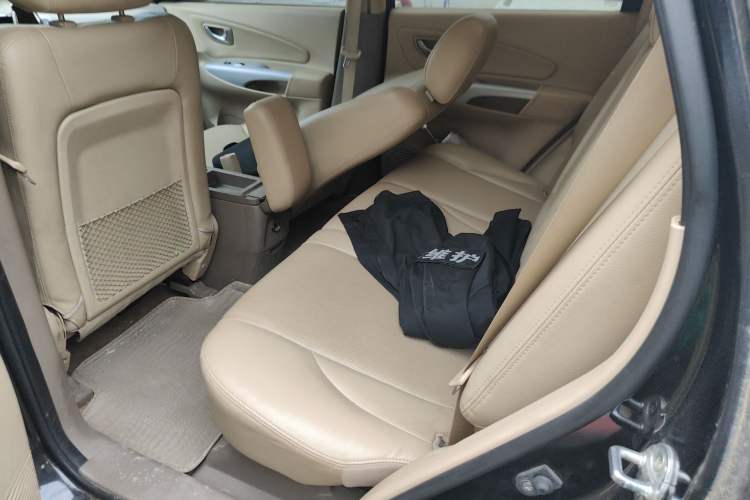 Used Hyundai Tucson 2009 2.0L Automatic Two-Wheel Drive with Sunroof Left Rear Seat
