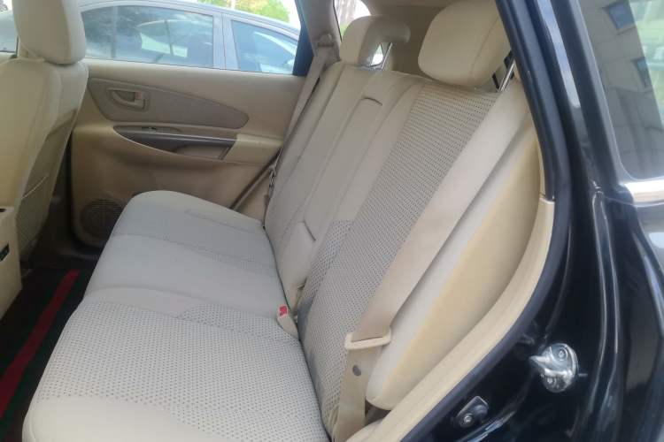 Used Hyundai Tucson 2009 2.0L Manual Two-Wheel Drive Fashion Edition Left Rear Seat