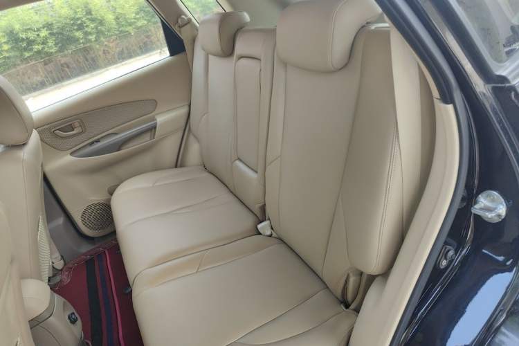 Used Hyundai Tucson 2009 2.0L Manual Two-Wheel Drive Fashion Edition Left Rear Seat