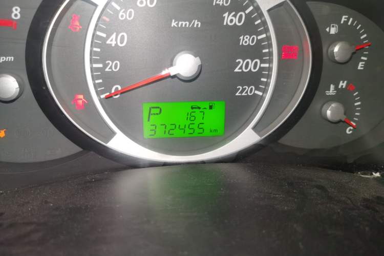 Used Hyundai Tucson 2009 2.0L Automatic Two-Wheel Drive with Sunroof Odometer Close Up