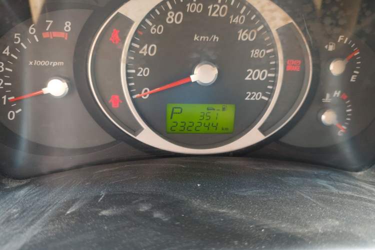 Used Hyundai Tucson 2009 2.0L Automatic Two-Wheel Drive with Sunroof Odometer Close Up
