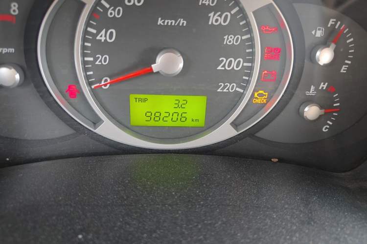 Used Hyundai Tucson 2009 2.0L Manual Two-Wheel Drive Fashion Edition Odometer Close Up