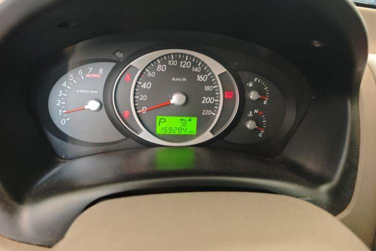 Used Hyundai Tucson 2009 2.0L Automatic Two-Wheel Drive with Sunroof Odometer Close Up