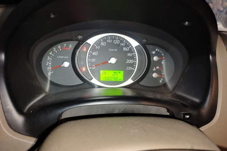 Used Hyundai Tucson 2009 2.0L Automatic Two-Wheel Drive with Sunroof Odometer Close Up