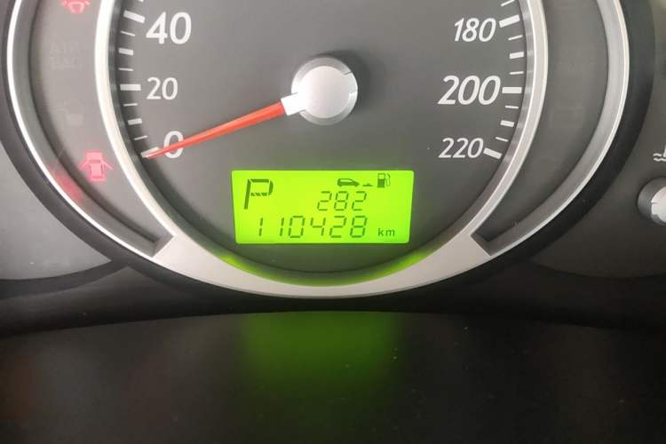 Used Hyundai Tucson 2009 2.0L Automatic Two-Wheel Drive with Sunroof Odometer Close Up