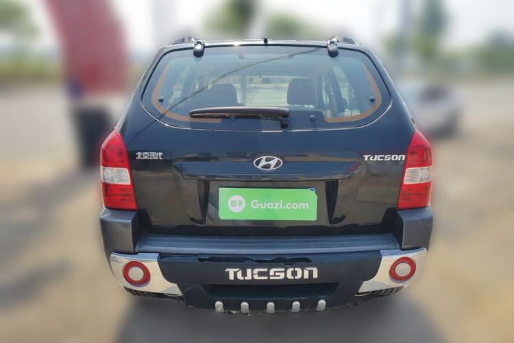 Used Hyundai Tucson 2009 2.0L Manual Two-Wheel Drive Fashion Edition Rear