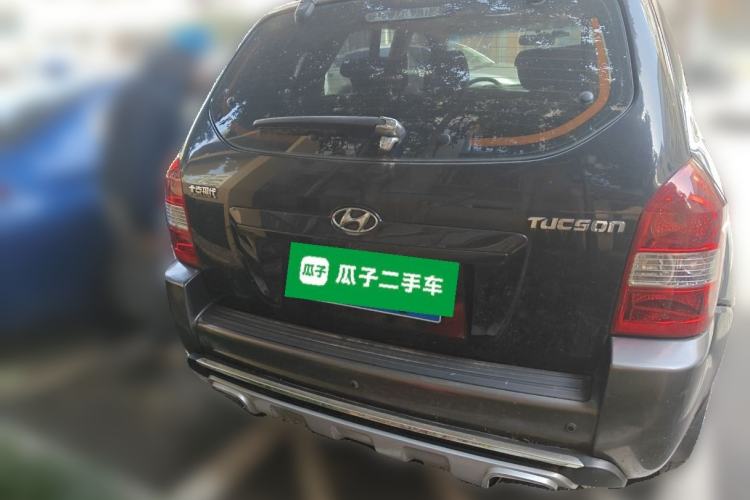 Used Hyundai Tucson 2009 2.0L Manual Two-Wheel Drive Fashion Edition Rear
