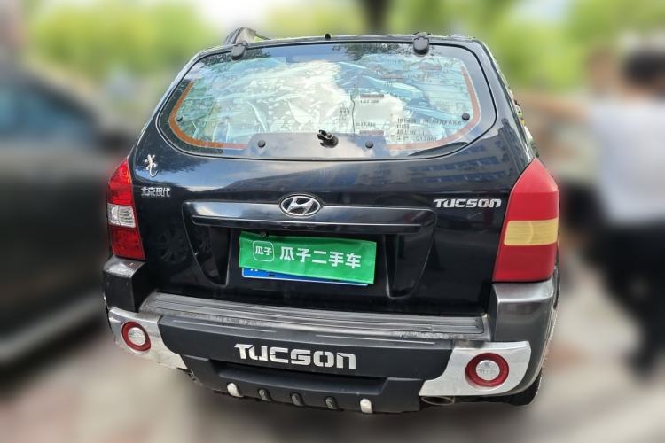 Used Hyundai Tucson 2009 2.0L Manual Two-Wheel Drive Fashion Edition Rear