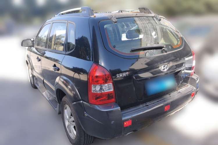 Used Hyundai Tucson 2009 2.0L Manual Two-Wheel Drive Fashion Edition Rear Left 45 Deg