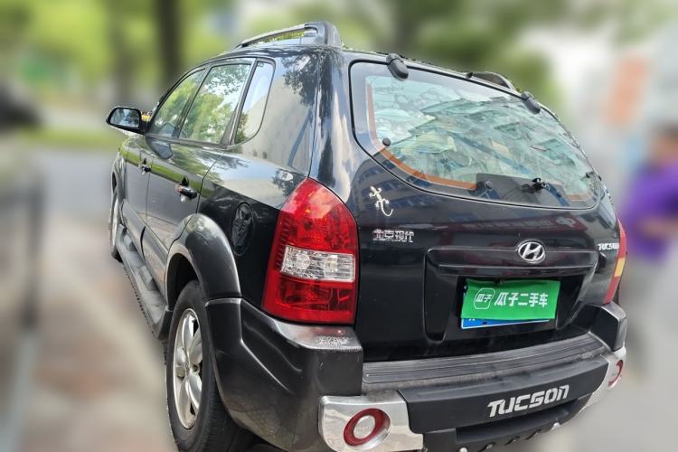 Used Hyundai Tucson 2009 2.0L Manual Two-Wheel Drive Fashion Edition Rear Left 45 Deg