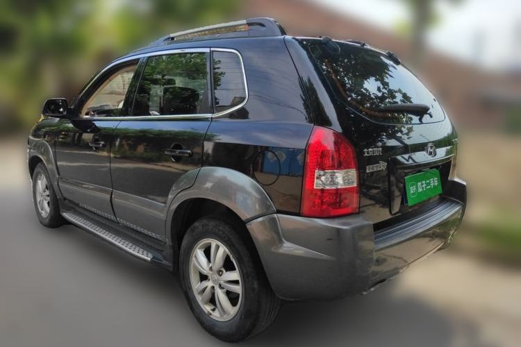Used Hyundai Tucson 2009 2.0L Automatic Two-Wheel Drive with Sunroof Rear Left 45 Deg