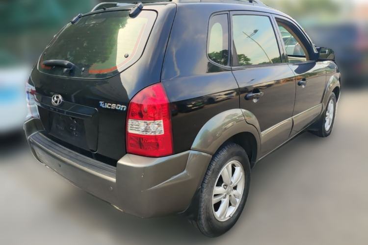 Used Hyundai Tucson 2009 2.0L Automatic Two-Wheel Drive with Sunroof Rear Right 45 Deg