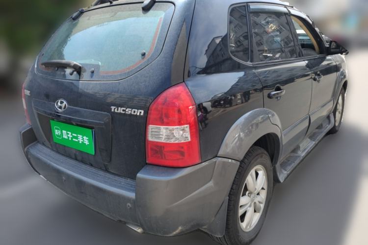 Used Hyundai Tucson 2009 2.0L Automatic Two-Wheel Drive with Sunroof Rear Right 45 Deg