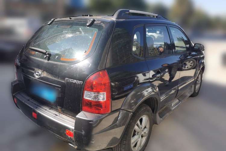 Used Hyundai Tucson 2009 2.0L Manual Two-Wheel Drive Fashion Edition Rear Right 45 Deg
