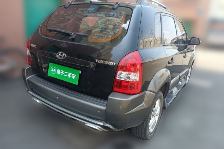 Used Hyundai Tucson 2009 2.0L Automatic Two-Wheel Drive with Sunroof Rear Right 45 Deg