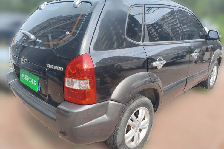 Used Hyundai Tucson 2009 2.0L Manual Two-Wheel Drive Fashion Edition Rear Right 45 Deg