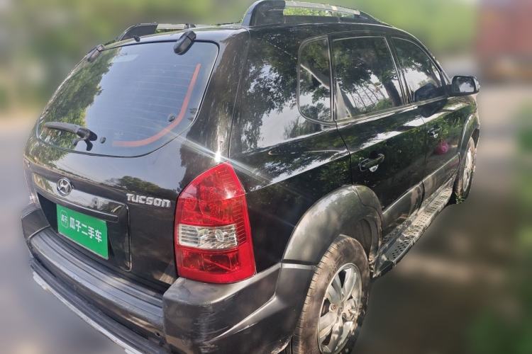 Used Hyundai Tucson 2009 2.0L Manual Two-Wheel Drive Fashion Edition Rear Right 45 Deg