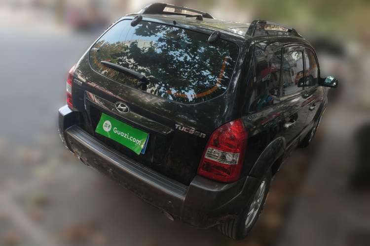 Used Hyundai Tucson 2009 2.0L Manual Two-Wheel Drive Fashion Edition Rear Right 45 Deg